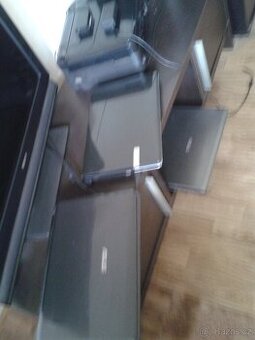 3 notebooky 2 - ASUS 1- ACER kompletni funkčni
