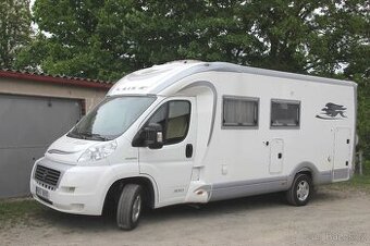 Obytný automobil Laika Kreos 3010, garážovaný