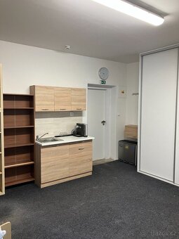 Pronájem kanceláře s kuchyňkou 25m²