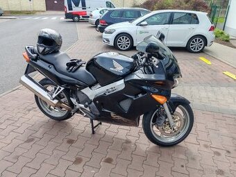 Honda VFR 800 FI 72Kw r.v.2000