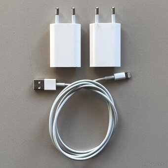 2× Apple 5W adaptér + Lightning kabel
