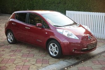 Nissan Leaf 2017 30kWh - lehce poškozený - plně pojízdný