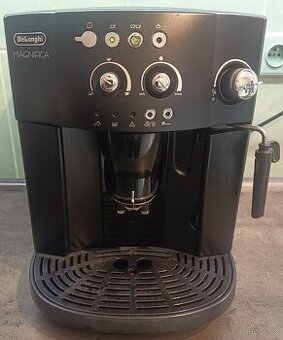 Automatická kávovar DeLonghi Magnifica - moc hezký