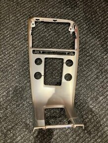 Original Stříbrný STŘEDOVÝ PANEL/KRYT Volvo XC60) nabídněte