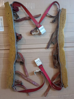 Retro nosič na lyže, kombinace filc a kůže + vak na lyže