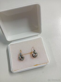 NÁUŠNICE-SNEHULÁCI