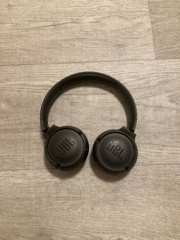 Sluchátka JBL