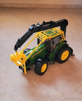 Bruder lesny traktor John Deere 7930