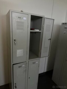 Plechové šatní skříňky