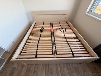 Manželská postel 180 cm včetně roštu