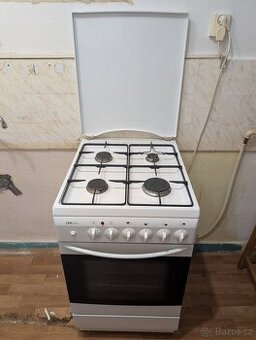 Plynový sporák s horkovzdušnou troubu