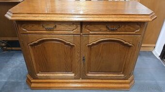 Masivní rustikální komoda