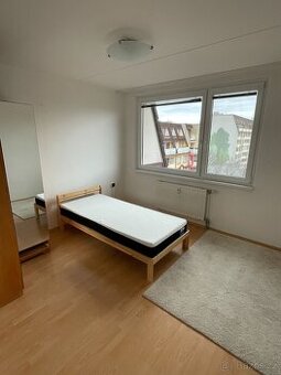 Neprůchozí pokoj - 1