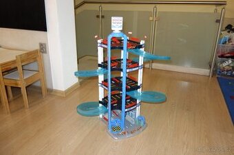 Klein Bosch parkovací dům/ garáž