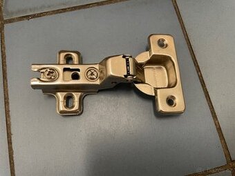 Nábytkové závěsy/panty, cca 50 ks