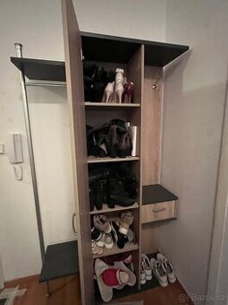 Předsíňová skříň