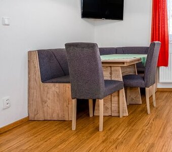 Rohová jídelní sestava