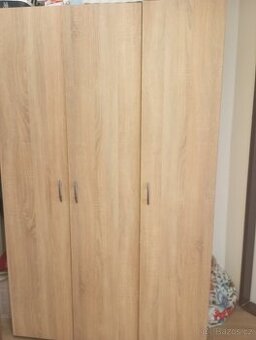 Šatní skříň Möbelix