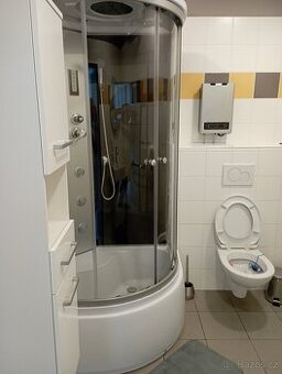 Prodám hydromasážní sprchový kout.