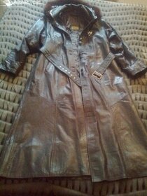 Pěkný vyteplený kožený kabát hnědé barvy, snímatelná kapuce - 1