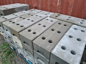 Betonové patky k mobilnímu plotu váha 32kg - 1