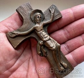 Bronzový masivní kříž s Ježíšem Kristem