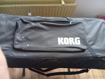 Dobrý den prodám skoro nové klávesy Korg pá 700 v super stav