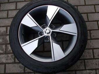 KUSOVKA 1KS ALU ŠKODA5x112  7x17 ET45. 5E0601025T