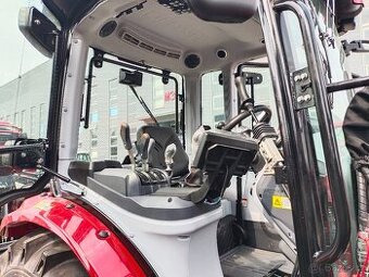 Traktor HANWO HWE 704 C, STAGE V, 4 válcový motor Víčko