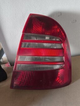 Pravé zadní světlo Škoda Superb 1
