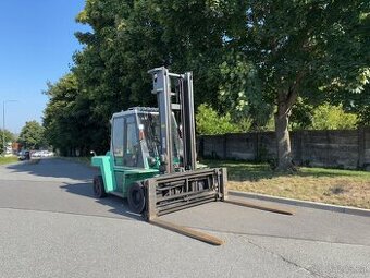 Vysokozdvižný vozík značky Mitsubishi FD70, nosnost 7 t