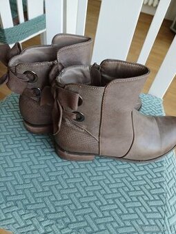 Kotníčkové boty 41