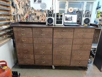 Pracovní stůl/ regal