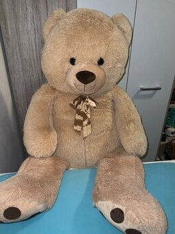 Velký plyšový medvěd