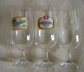 Pivní sklenice na stopce