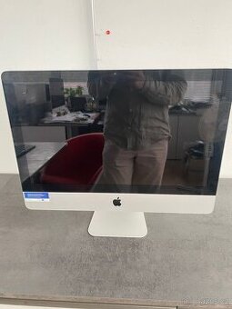 Apple iMac 21.5" – i3 / 4 GB RAM / 500 GB HDD
