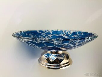 Modrá skleněná umělecká mísa na kovovém podstavci (NP012)