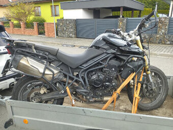 Triumph tiger 800 na díly