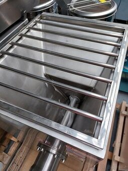 Mlýnek na maso JR 100 Řeznický vlček, Řezačka masa JR 100