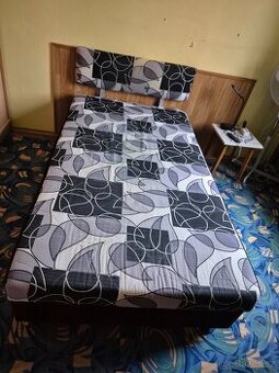 Postel s úložným prostorem