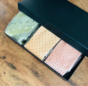 3 luxusní kravaty v dárkové krabičce