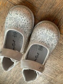 Bílé kotníčkové botičky