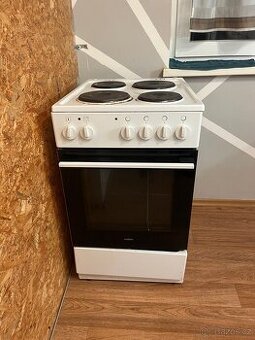 Sporák s troubou Mora