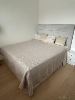 Postel dvoulůžko + noční stolek