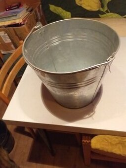 Kbelík plechový pozinkovaný