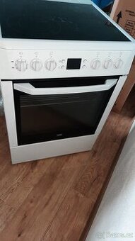 Elek.sporák s varnou deskou