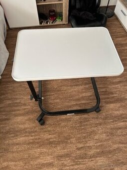 Lůžkový stolek k posteli