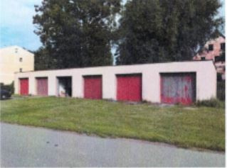 Prodej garáže a "kůlny" u bytovky obec Martínkovice