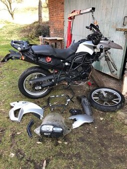 Motonadily BMW F650GS 2012 bouraná na předek