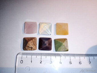 Polodrahokamy - jaspis, růženín, citrín, opál, ...